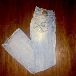 BKE Denim whitewash distressed Stella Stretch fit
